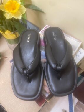 torrid Black Padded Thong Sandals with Square Toe